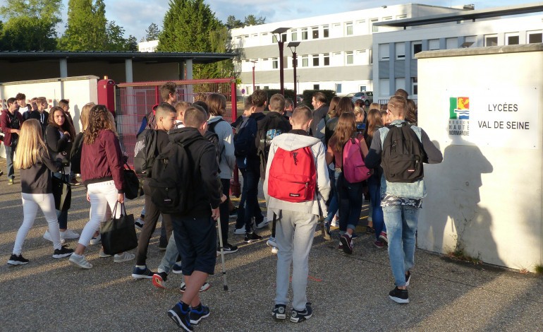Normandie : rentrée scolaire tendue, après la tentative d'immolation dans un lycée