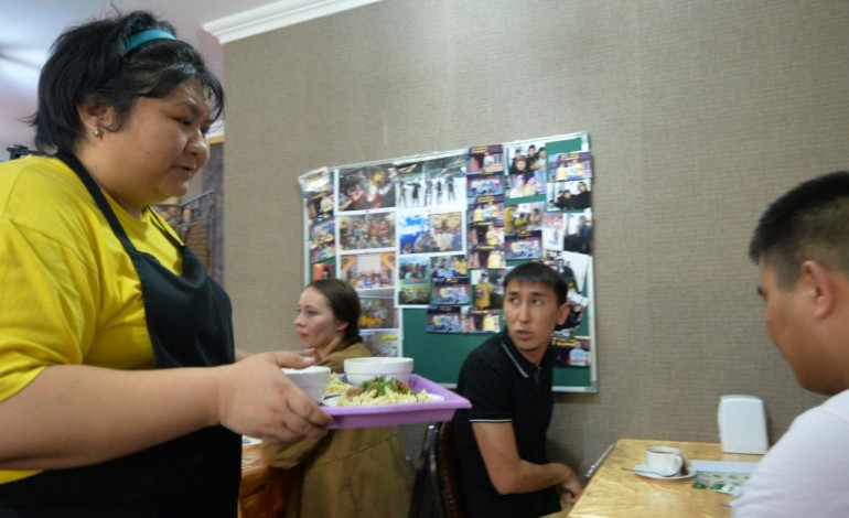Almaty (Kazakhstan) (AFP). Kazakhstan: un café animé par des handicapés pour briser lesd tabous