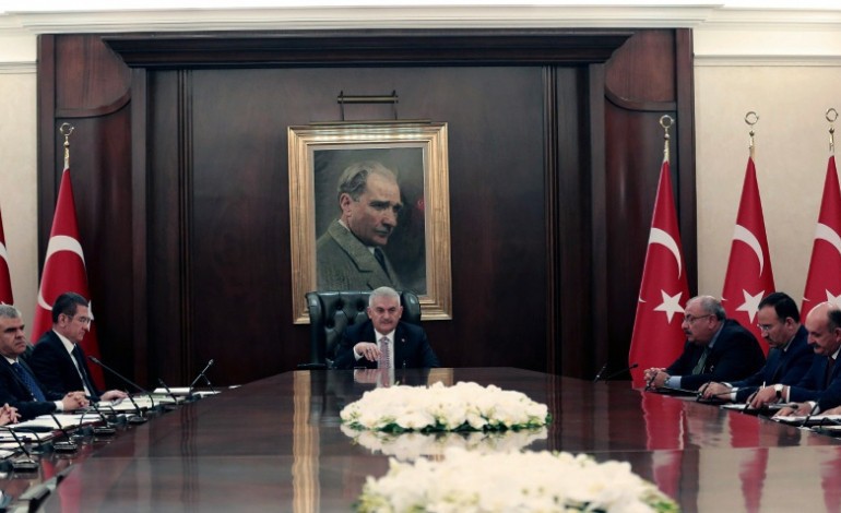 Ankara (AFP). La Turquie poursuit sa purge post-coup, 10.000 nouveaux licenciements