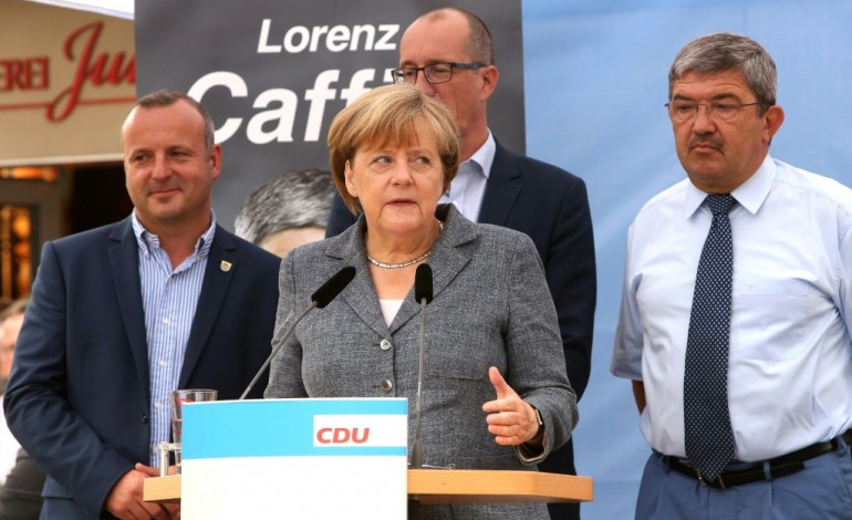 Schwerin (Allemagne) (AFP). Réfugiés: Merkel menacée par la droite populiste sur ses terres