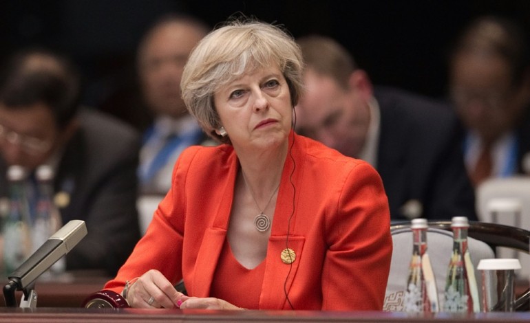 Londres (AFP). Brexit: des "moments difficiles" guettent l'économie britannique, selon May