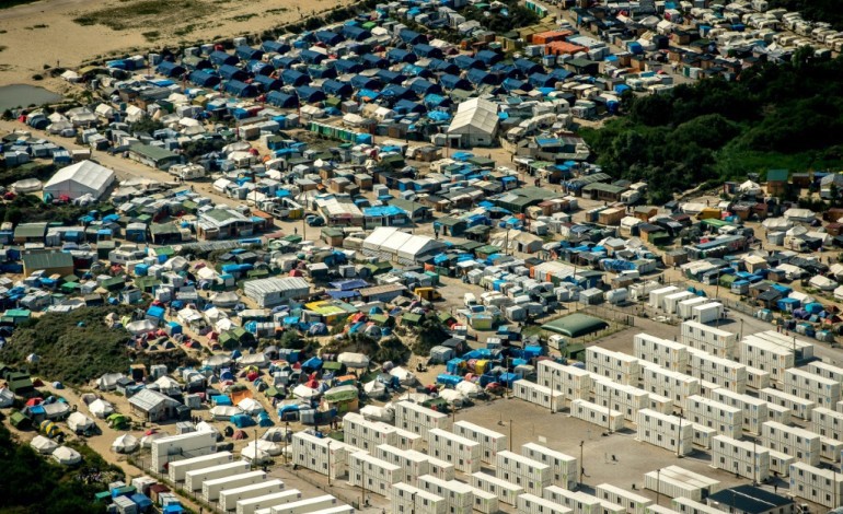 Lille (AFP). "Jungle" à Calais: opération escargot et chaîne humaine pour son démantèlement