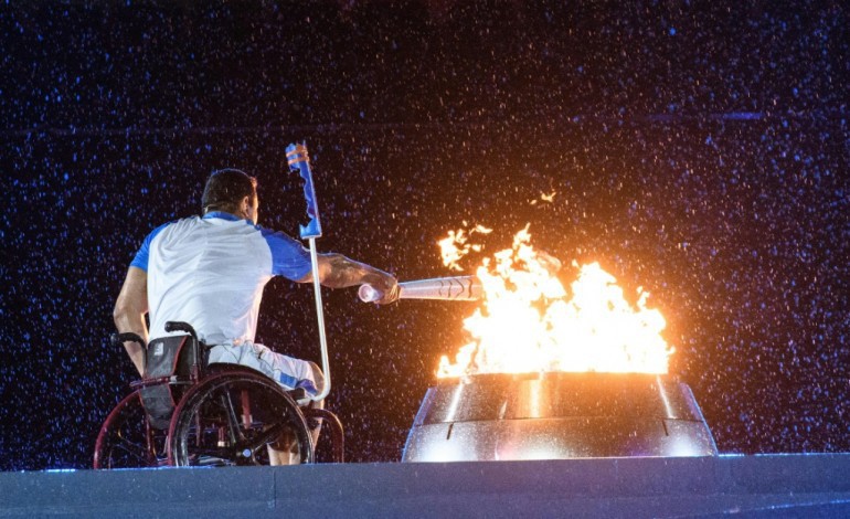 Rio de Janeiro (AFP). Les Jeux paralympiques lancés à Rio en l'absence du patron du CIO