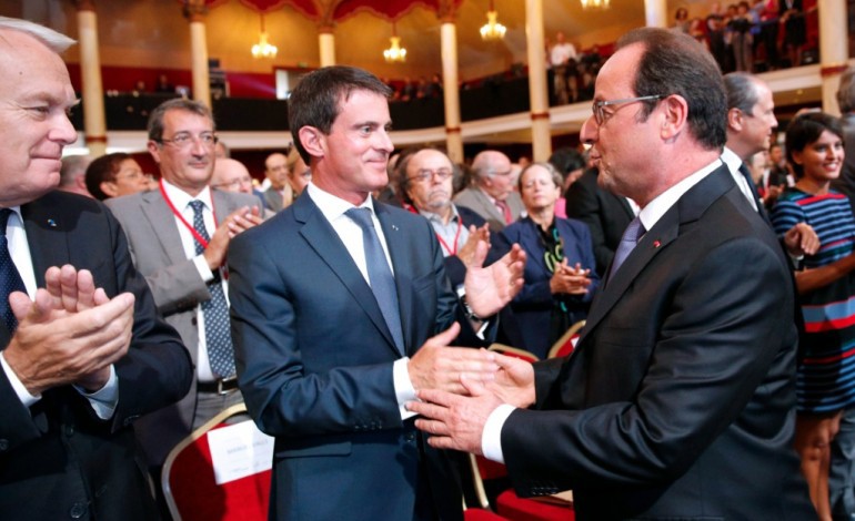 Paris (AFP). Hollande sur le terrorisme: "La démocratie sera plus forte que la barbarie"