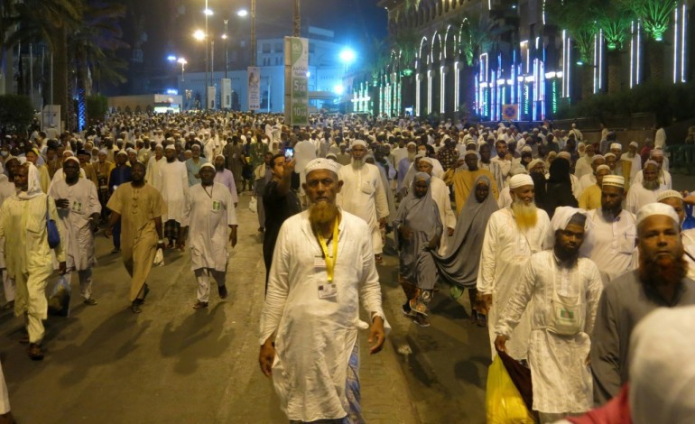 La Mecque (Arabie saoudite) (AFP). A La Mecque, le lourd budget "cadeaux" des pèlerins
