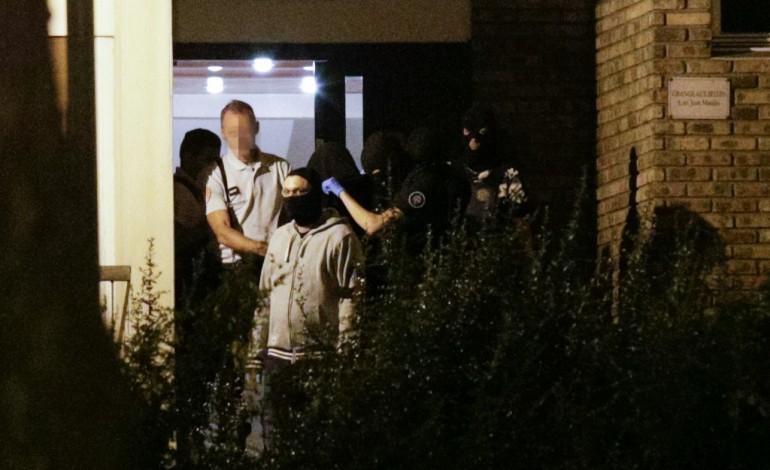 Paris (AFP). Bonbonnes de gaz: trois femmes radicalisées interpellées dans l'Essonne