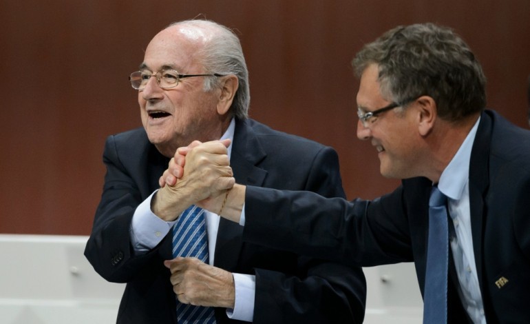 Lausanne (AFP). La Fifa ouvre une enquête contre Blatter et Valcke pour "enrichissement personnel"