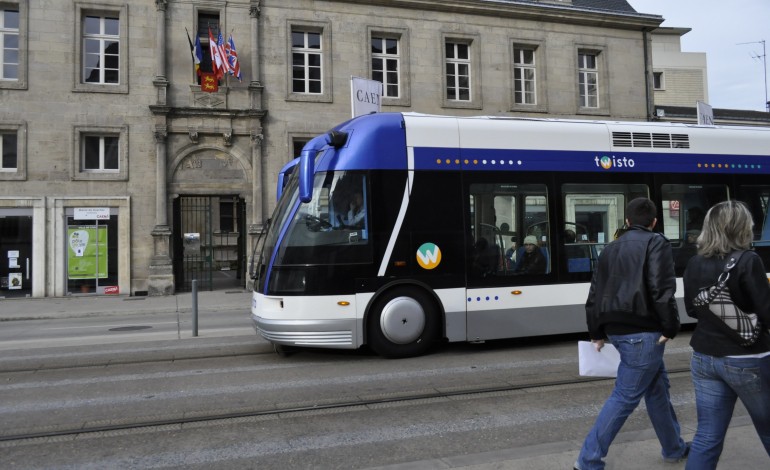 Piéton contre tramway à Caen : trois blessés légers