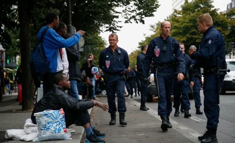 Paris (AFP). Migrants: un campement de 1.400 personnes en cours d'évacuation à Paris
