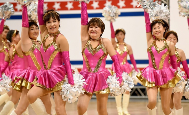 Tokyo (AFP). Au Japon, les pom-pom girls du troisième âge applaudies à tout rompre