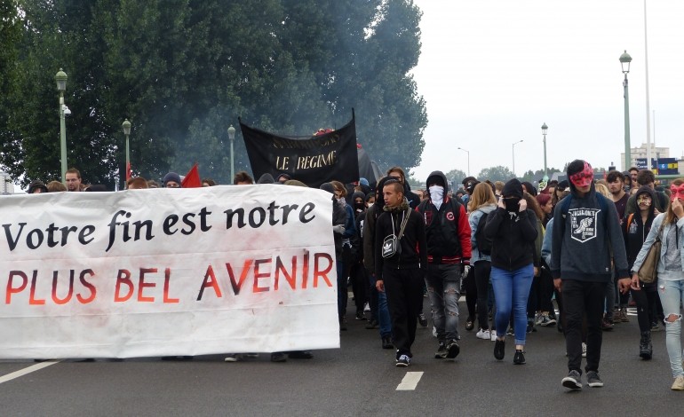 Loi Travail à Rouen : un manifestant en frappe un autre, car il ne veut pas lui donner son micro