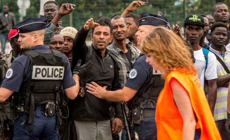 Accueil des migrants : deux élus de Normandie signent "l'appel des maires solidaires"