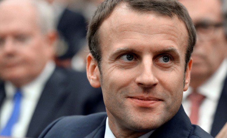 Paris (AFP). Sondage: Macron meilleur candidat pour représenter la gauche en 2017