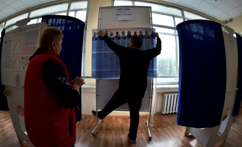 Moscou (AFP). La Russie élit son parlement dans un scrutin sans passion dominé par le parti au pouvoir