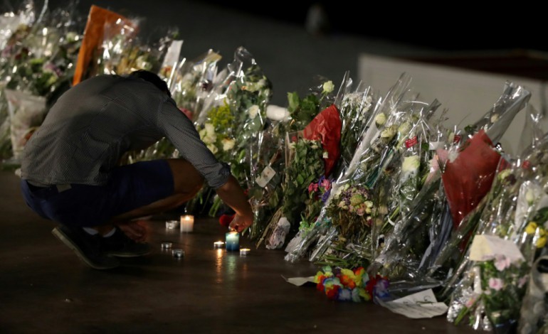 Paris (AFP). Terrorisme: hommage aux victimes lors d'une cérémonie aux Invalides 