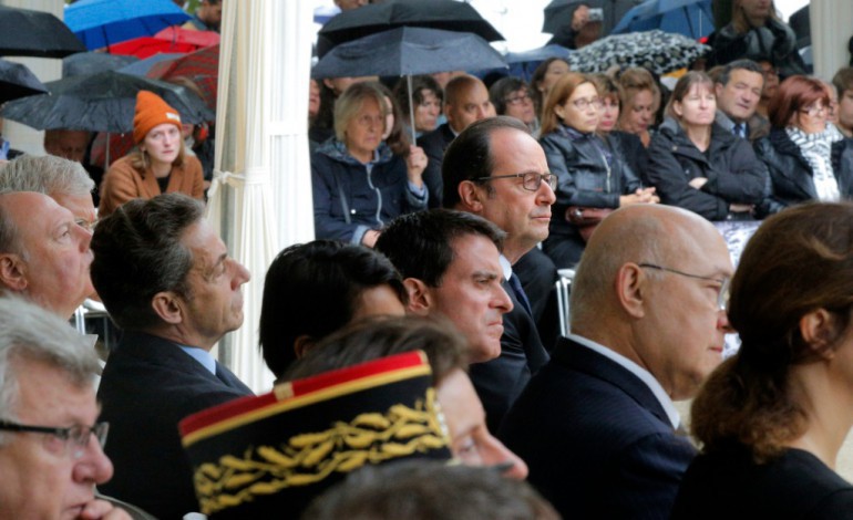 Paris (AFP). Attentats: "c'est le devoir de l'Etat de répondre à toutes les questions" affirme Hollande