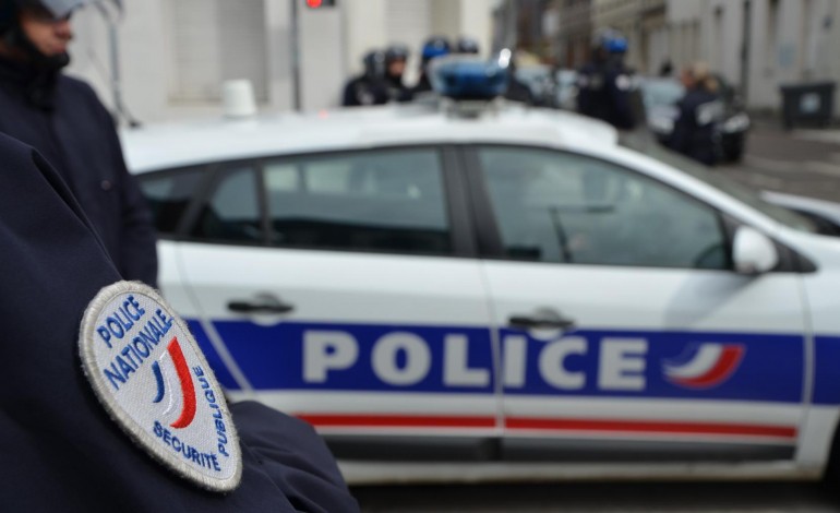 Rouen : le voleur cache un téléphone dans son fessier
