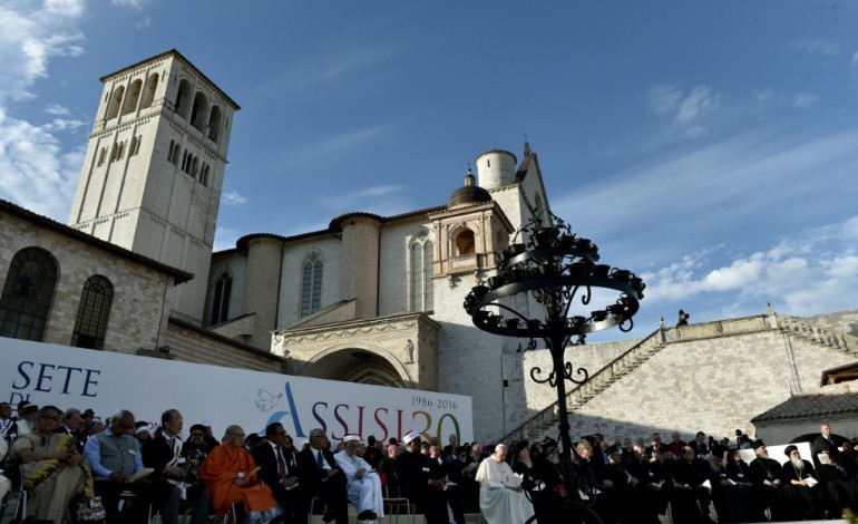Assise (Italie) (AFP). Le pape dénonce "le virus" de l'indifférence face aux victimes de guerre