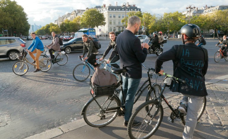 Paris (AFP). A Paris, une "Journée sans voitures XXL" organisée par la mairie