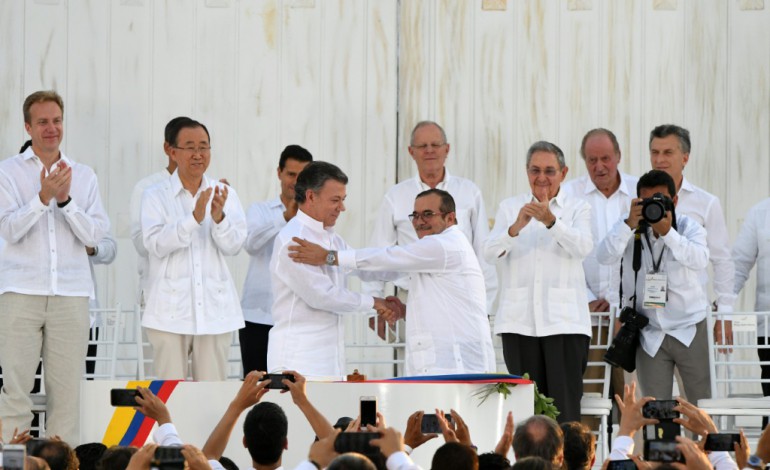 Carthagène (Colombie) (AFP). Colombie: l'accord de paix signé avec les Farc