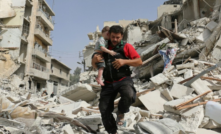 Damas (AFP). Après les bombardements, l'armée syrienne avance dans Alep