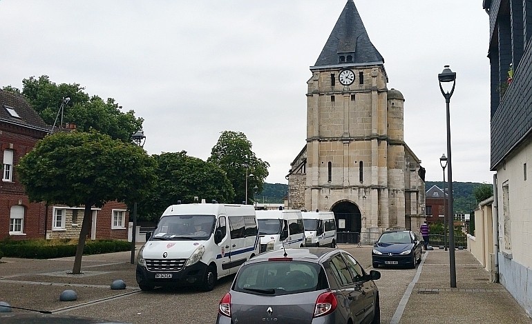 L'église de Saint Etienne-du-Rouvray rouvre deux mois après l'attentat