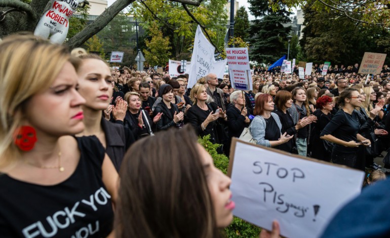 Varsovie (AFP). Pologne: manifestation en noir contre l'interdiction totale de l'avortement
