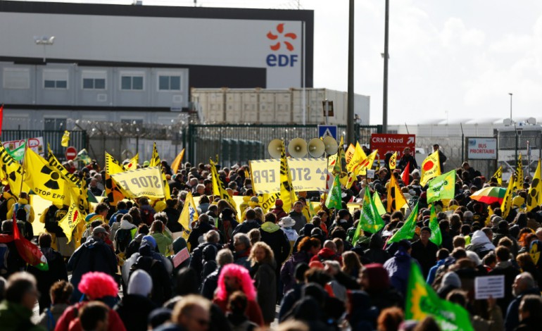 Flamanville (France) (AFP). Nucléaire: plusieurs milliers de manifestants contre l'EPR à Flamanville