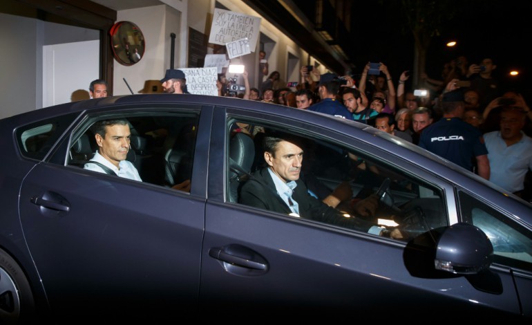 Madrid (AFP). Espagne: le chef du PS démissionne, déblocage politique possible