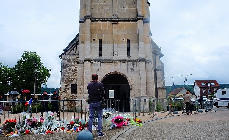 Saint-Étienne-du-Rouvray. Saint-Etienne-du-Rouvray (Normandie): les habitants veulent tourner la page après l'attentat