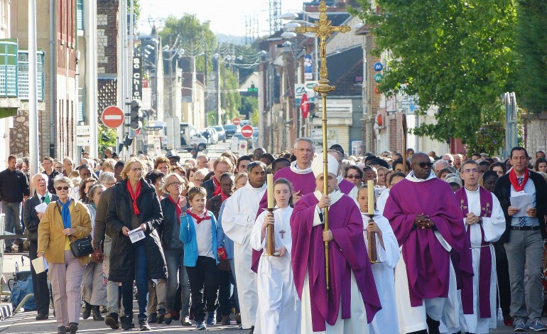 Saint-Étienne-du-Rouvray. IMAGES : cérémonie pleine d'émotion pour la réouverture de l'église de St-Etienne-du-Rouvray