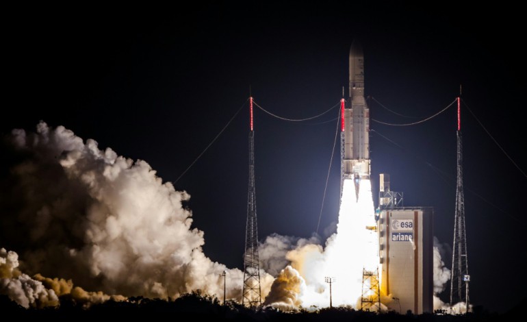 Cayenne (AFP). 74e succès d'affilée pour Ariane 5, qui égale le record d'Ariane 4