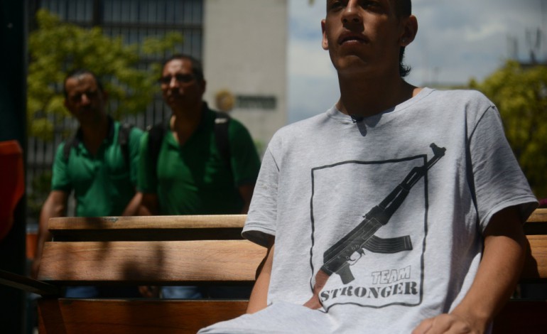 Medellín (Colombie) (AFP). Une Colombie qui dit "non", l'autre "oui" à la paix avec les Farc