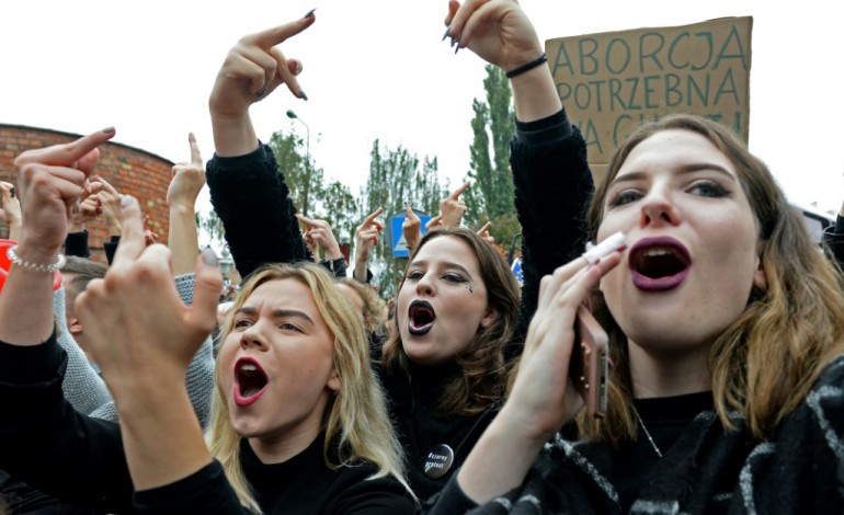 Varsovie (AFP). Pologne: la mobilisation des femmes sur l'avortement fait plier les conservateurs 