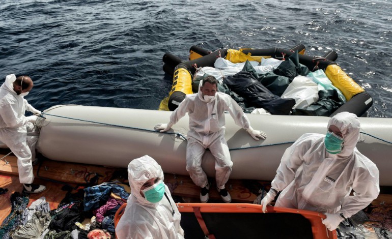 A bord de l'Astral (AFP). Au large de la Libye, les secouristes soufflent, hantés par des images dramatiques