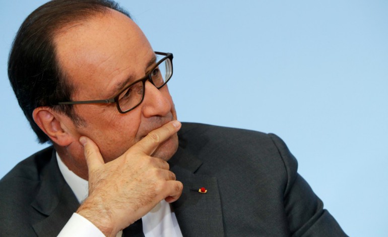 Paris (AFP). Hollande plaide pour une démocratie "revisitée" mais sans big bang