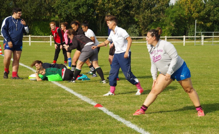Rugby à Cherbourg : l'équipe féminine de la Marine Nationale affronte la British Army