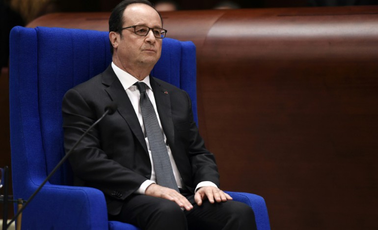 Paris (AFP). Visite reportée de Poutine: la presse pointe les hésitations de Hollande
