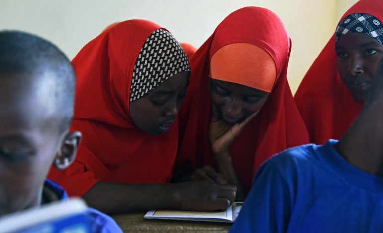 Wajir (Kenya) (AFP). Kenya: mariée à 13 ans, Halima fuit la tradition et devient écolière