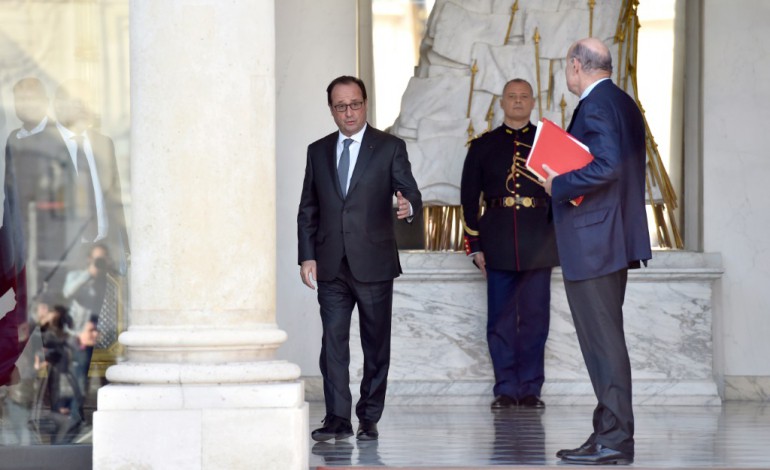Paris (AFP). Les confidences de Hollande fissurent la majorité, plongée dans le désarroi