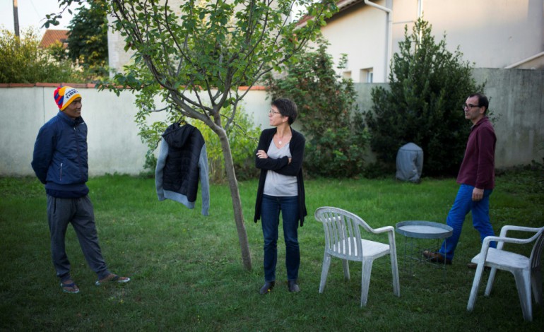 Saint-Maur-des-Fossés (France) (AFP). Héberger un réfugié chez soi: l'exemple de Michel, Caroline et Dawa