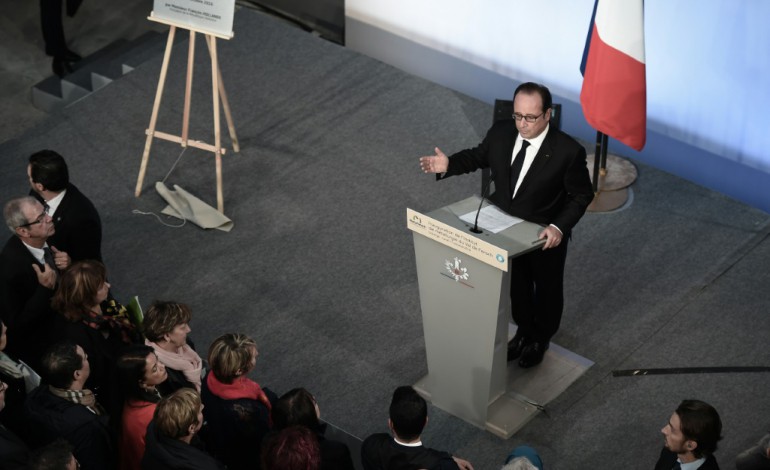 Uckange (France) (AFP). Florange: une nationalisation partielle aurait été sans impact selon Hollande