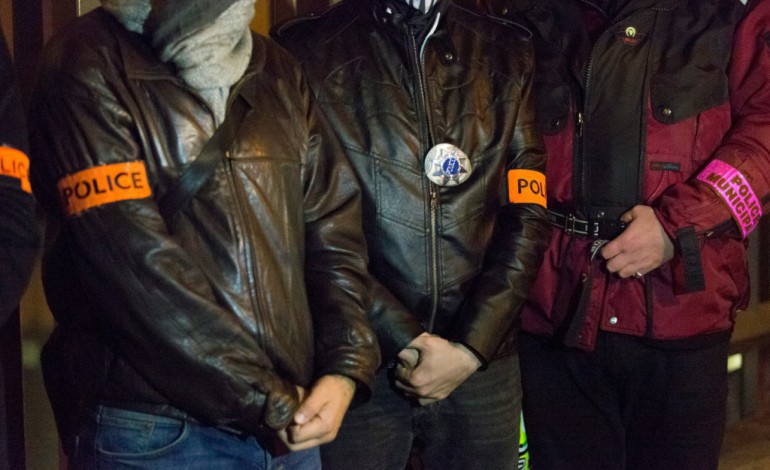 Paris (AFP). Policiers: demande d'une réunion "en urgence" avec Cazeneuve et Urvoas, appel à une manifestation