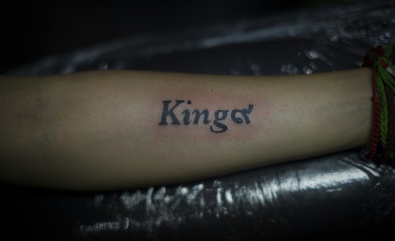 Bangkok (AFP). En Thaïlande, le tatouage en signe de deuil éternel du roi