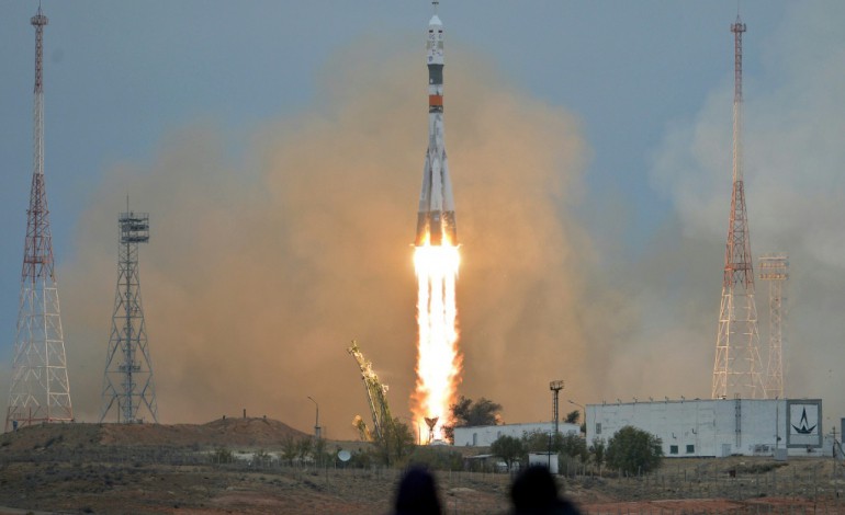 Baïkonour (Kazakhstan) (AFP). Deux Russes et un Américain en route vers l'ISS à bord d'une fusée Soyouz