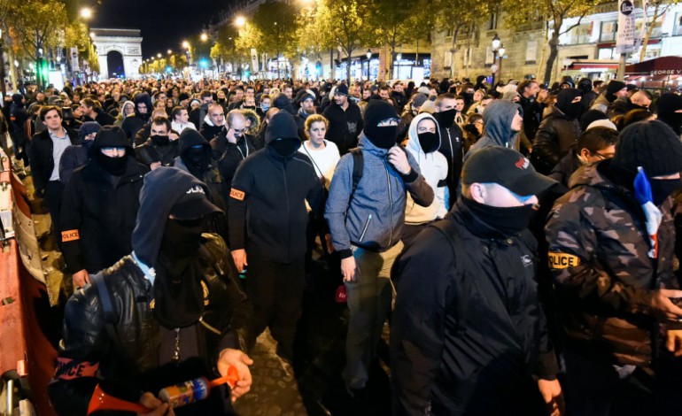Paris (AFP). Policiers: la grogne persiste, Hollande va recevoir les syndicats