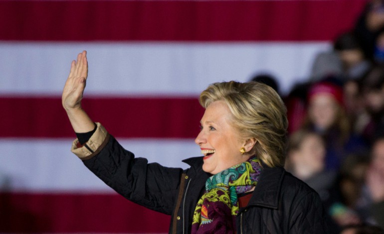 Philadelphie (Etats-Unis) (AFP). Confiante, Clinton se jette dans la bataille pour le Congrès