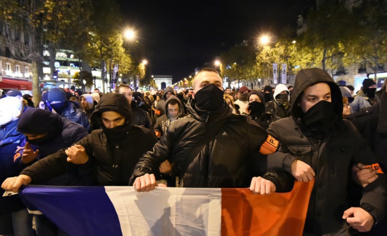 Paris (AFP). Grogne des policiers: Hollande rencontrera mercredi leurs représentants