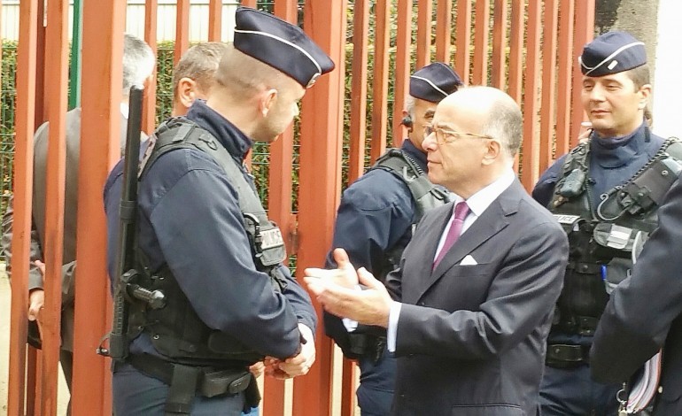 Rouen. Bernard Cazeneuve rencontre les policiers en Normandie : "Le ministre nous a présenté des garanties"