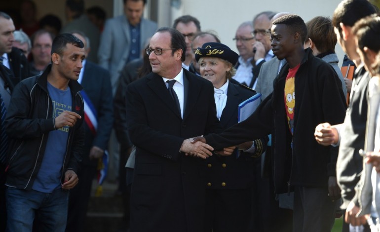 Migrants: après la "Jungle", Hollande promet la fin des camps